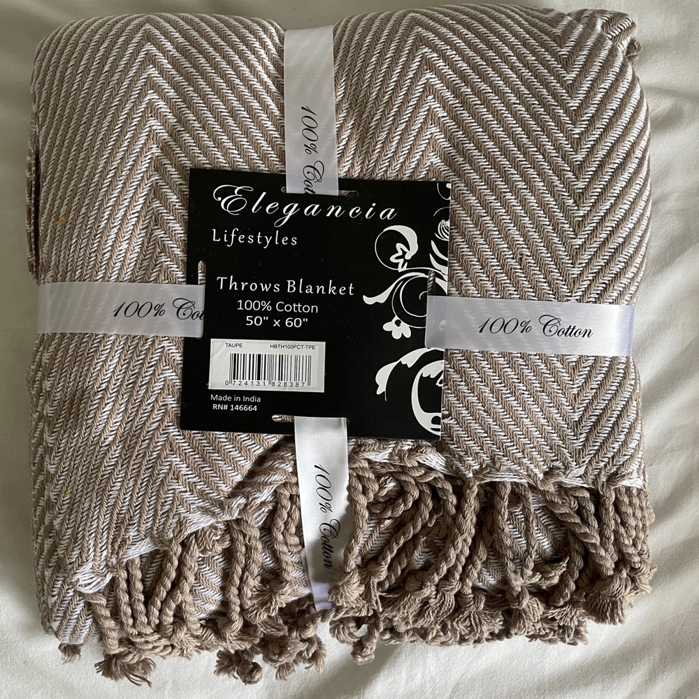 NWT- Set of 2 - Elegancia Throw Blankets